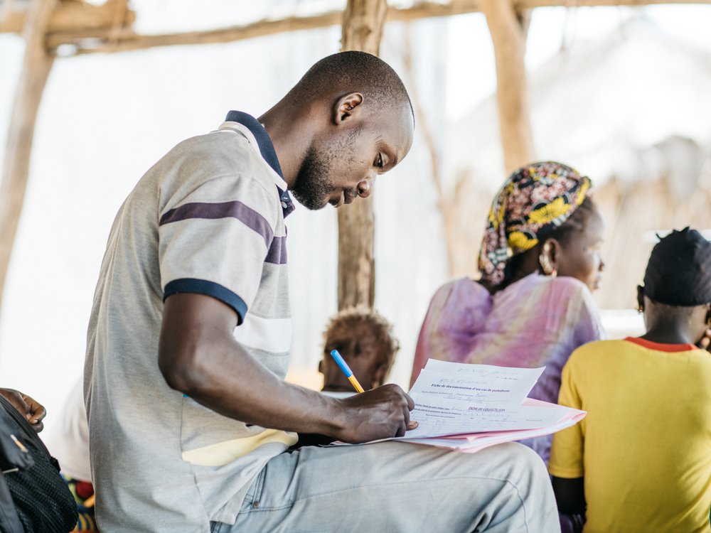 A MACEPA team visits Kadidia Ndiaye's family at the rural homestead in Mbem Mbem, Senegal, to treat everyone in the family for malaria following Kadidia's recent bout with the disease.
