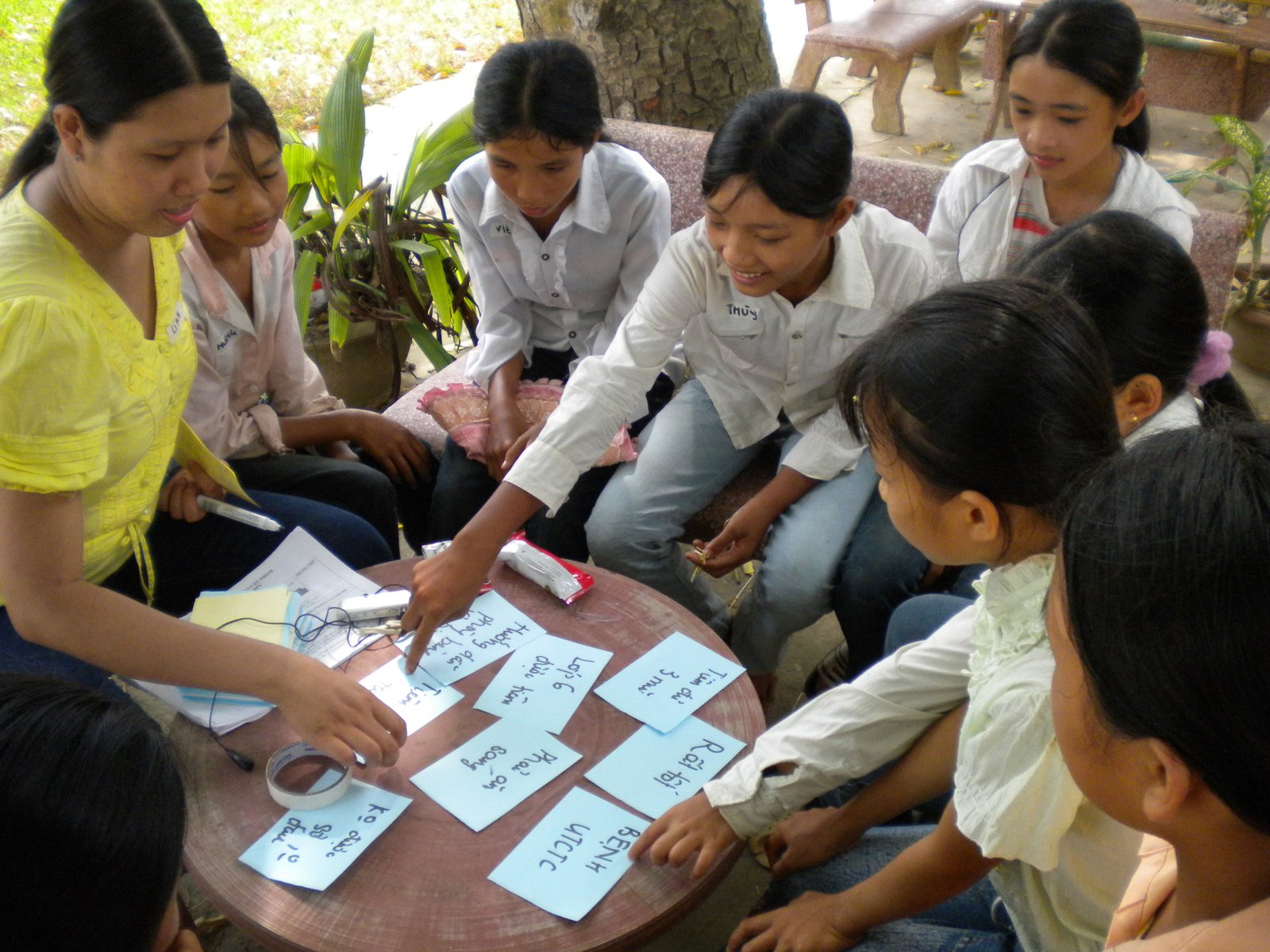 Focus group discussion with girls on sexual and reproductive health. 24583.jpg
