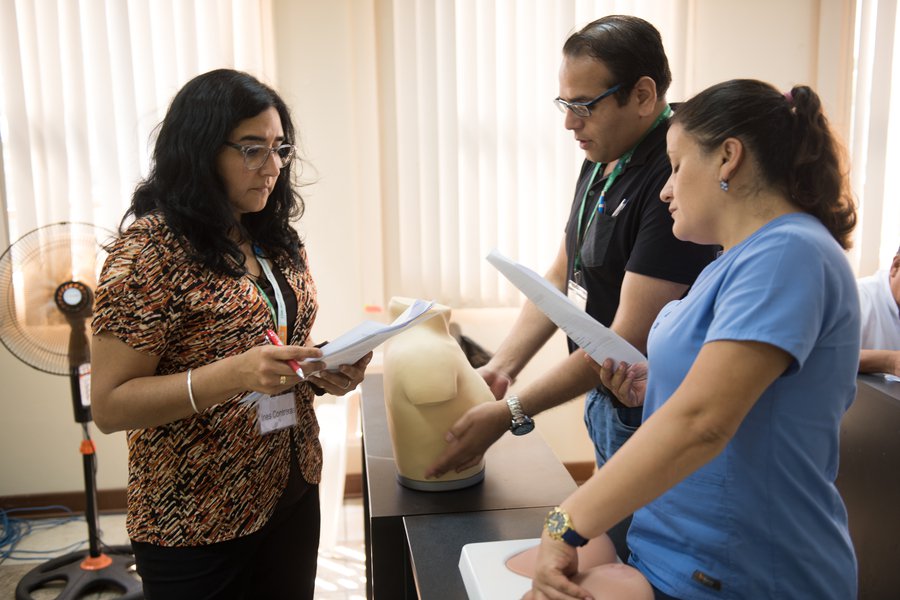 PATH’s Ines Contreras, Dr. Jose Seminario, and Dr. Adela Escobedo at an early breast cancer detection training in Trujillo, Peru. Photo: PATH/Daniel San Martin.
