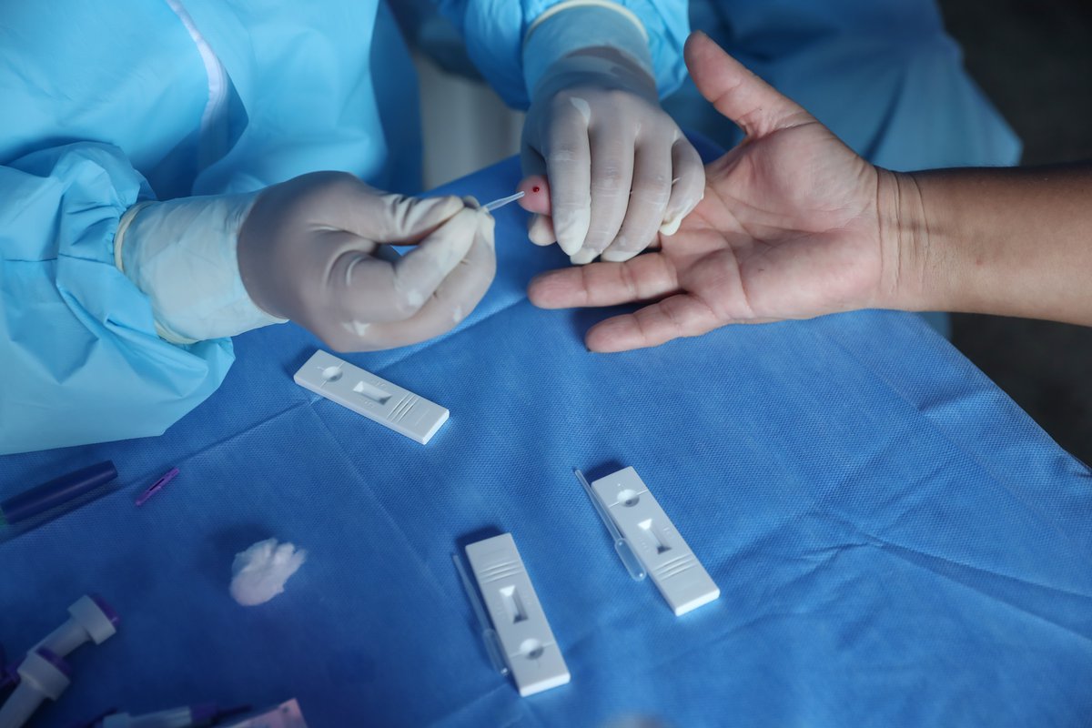 Drawing blood for a COVID-19 antibody test. Photo: Ministerio de Defensa del Perú