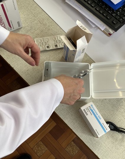 A health care worker at the Vynohradiv TB facility in Zakarpatska Oblast, Ukraine prepares a smart pill box with a patient’s monthly supply of TB medication.