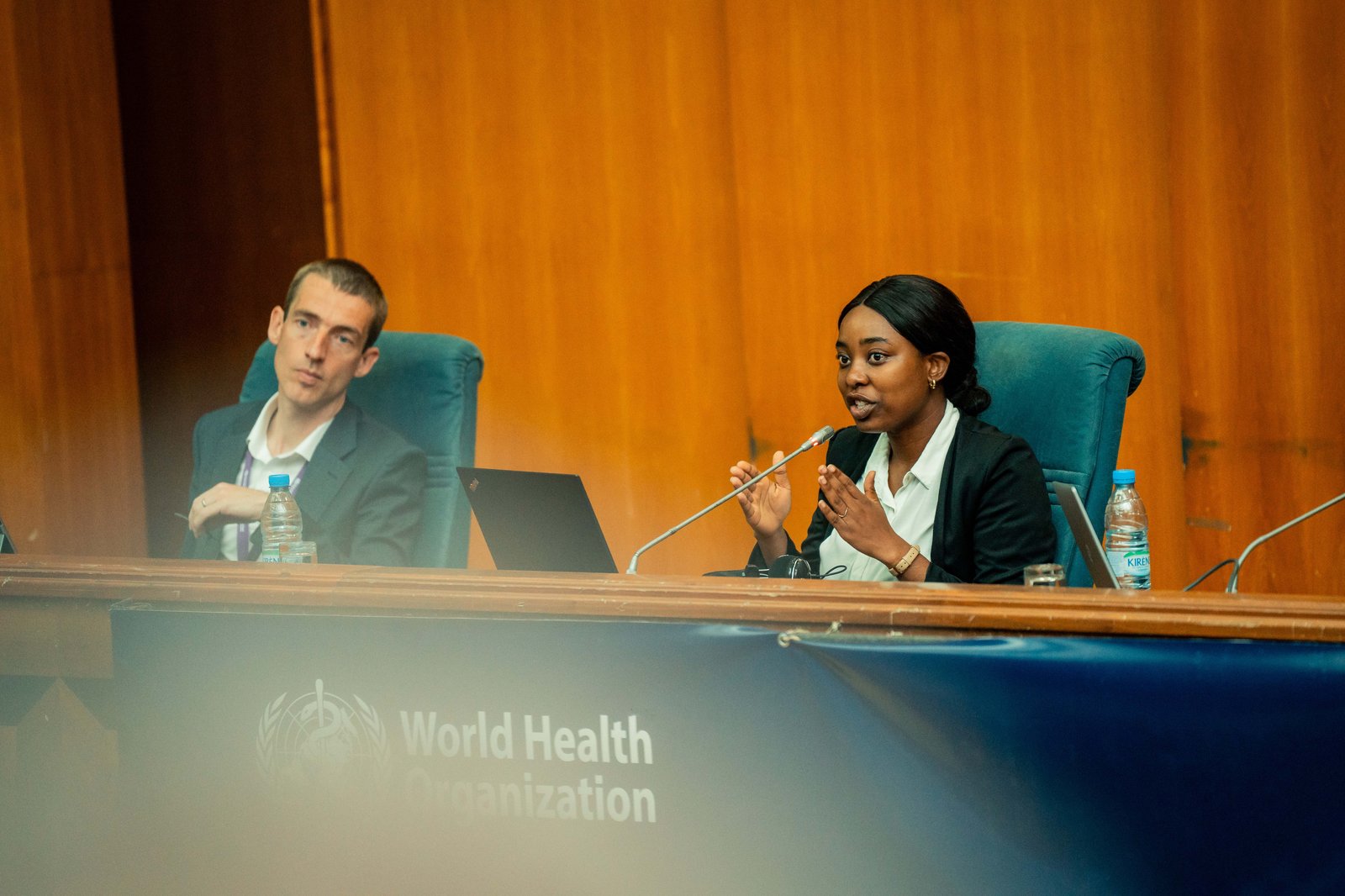 Inutu Kanyama, PATH oxygen country lead in Zambia, highlights the key takeaways from the breakout sessions on effective partnerships at the National Oxygen Scale-Up Framework Meeting. Photo: World Health Organization; MLD Design.
