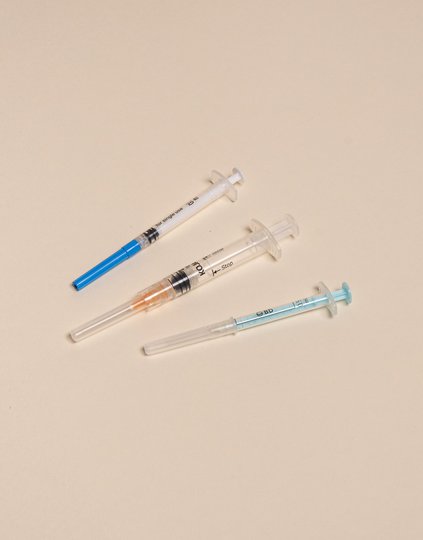 Examples of Autodisable AD syringes Photo. PATH..jpg