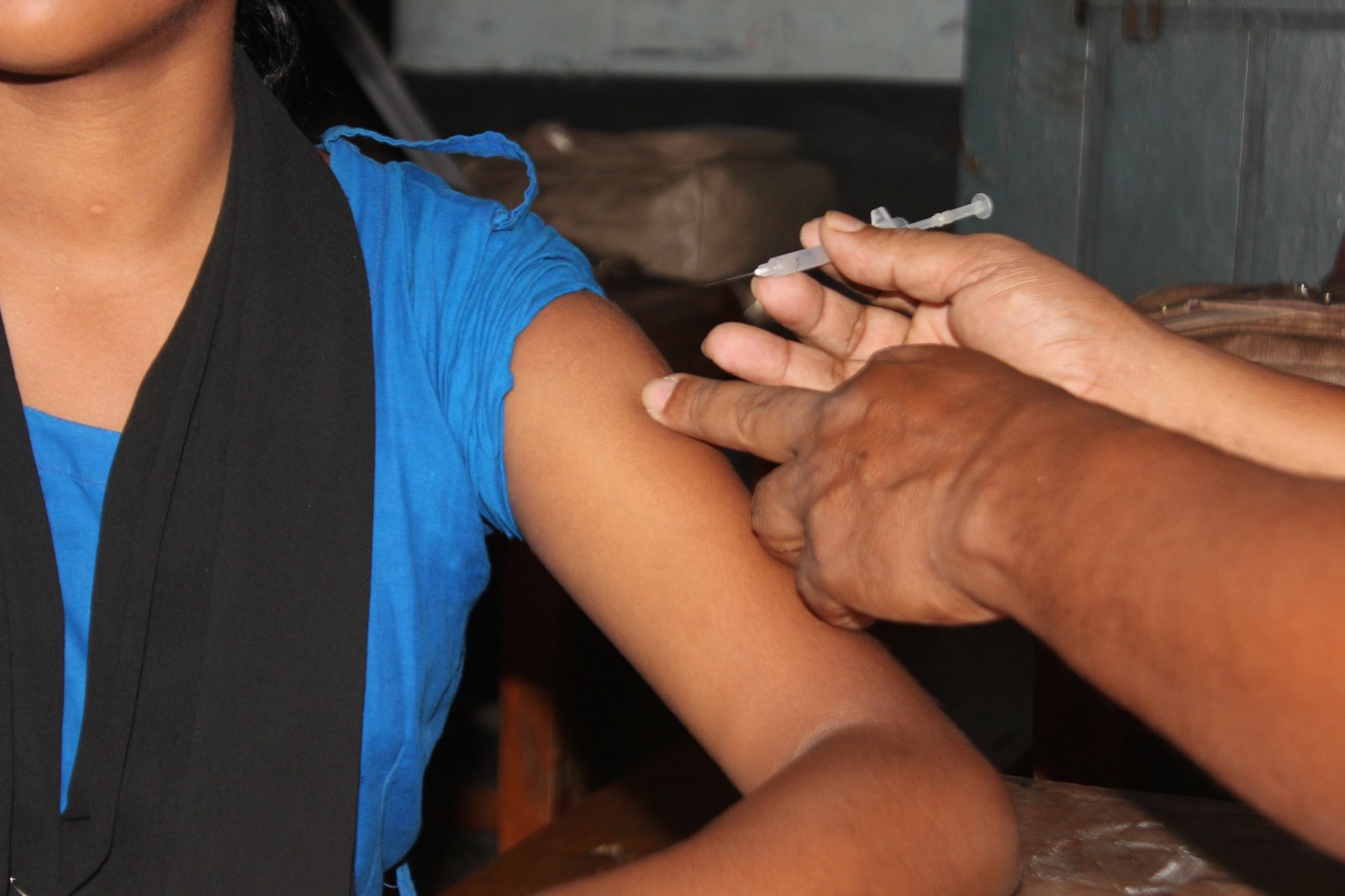 Girl receiving HPV vax Bangladesh