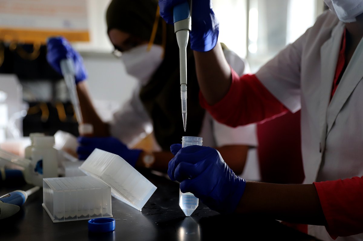 Laboratory technician prepares the reagents for SARS-CoV-2 gene sequencing. Photo: PATH.