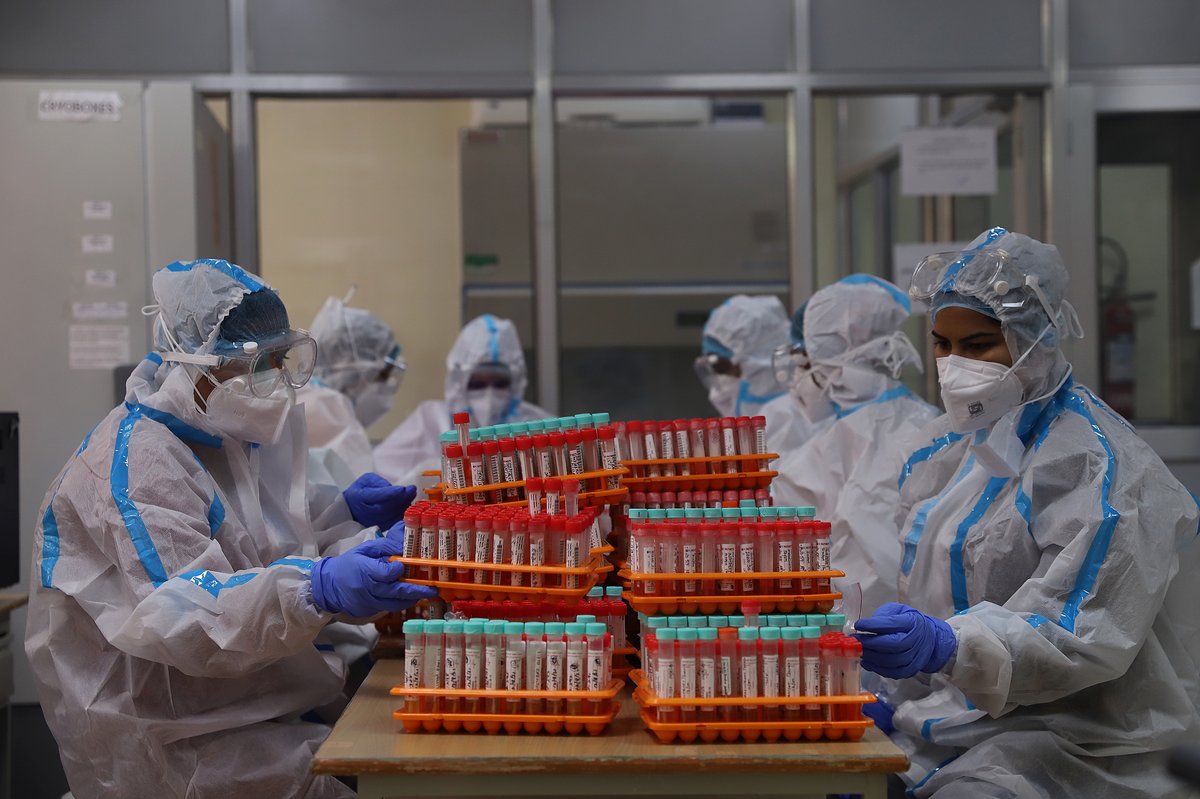 An integrated lab network can provide affordable diagnosis to the community and is surveillance-ready for disease outbreaks. Here, laboratory technicians analyse C-19 samples at the laboratory in Government Medical College, Patiala, in India. Photo: ILDP.