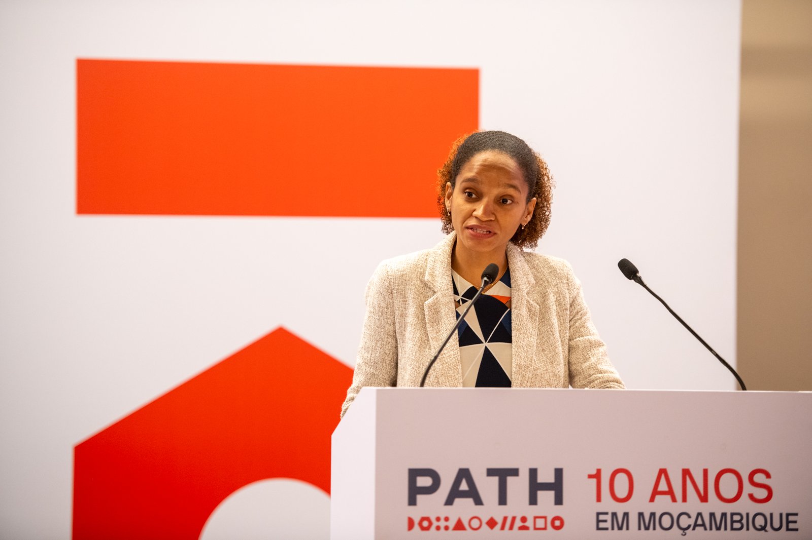 Dr. Annette Cassy, Deputy Director of Planning and Cooperation at the Mozambique Ministry of Health, who was the chief guest at the event giving her remarks. Photo PATH/Paulo Alexandre.