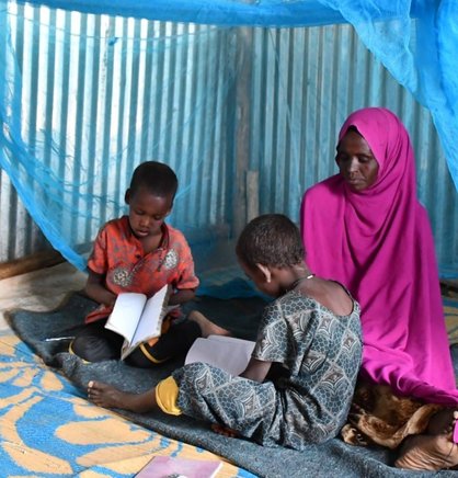 Uguso Muhumed and her children at the at the Shabeley Internally Displaced People (IDP) site in Ethiopia’s Somali region. Photo: PATH/Fethi Adem.